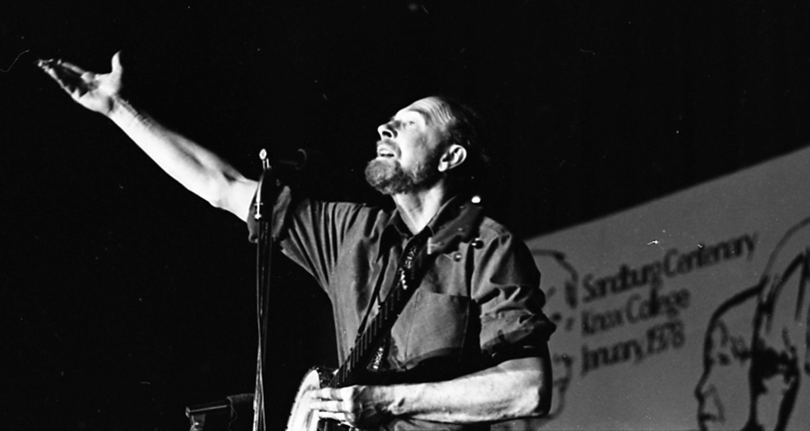 Pete Seeger performs at the Carl Sandburg centenary celebration. Pete Seeger performs at the Carl Sandburg centenary celebration.